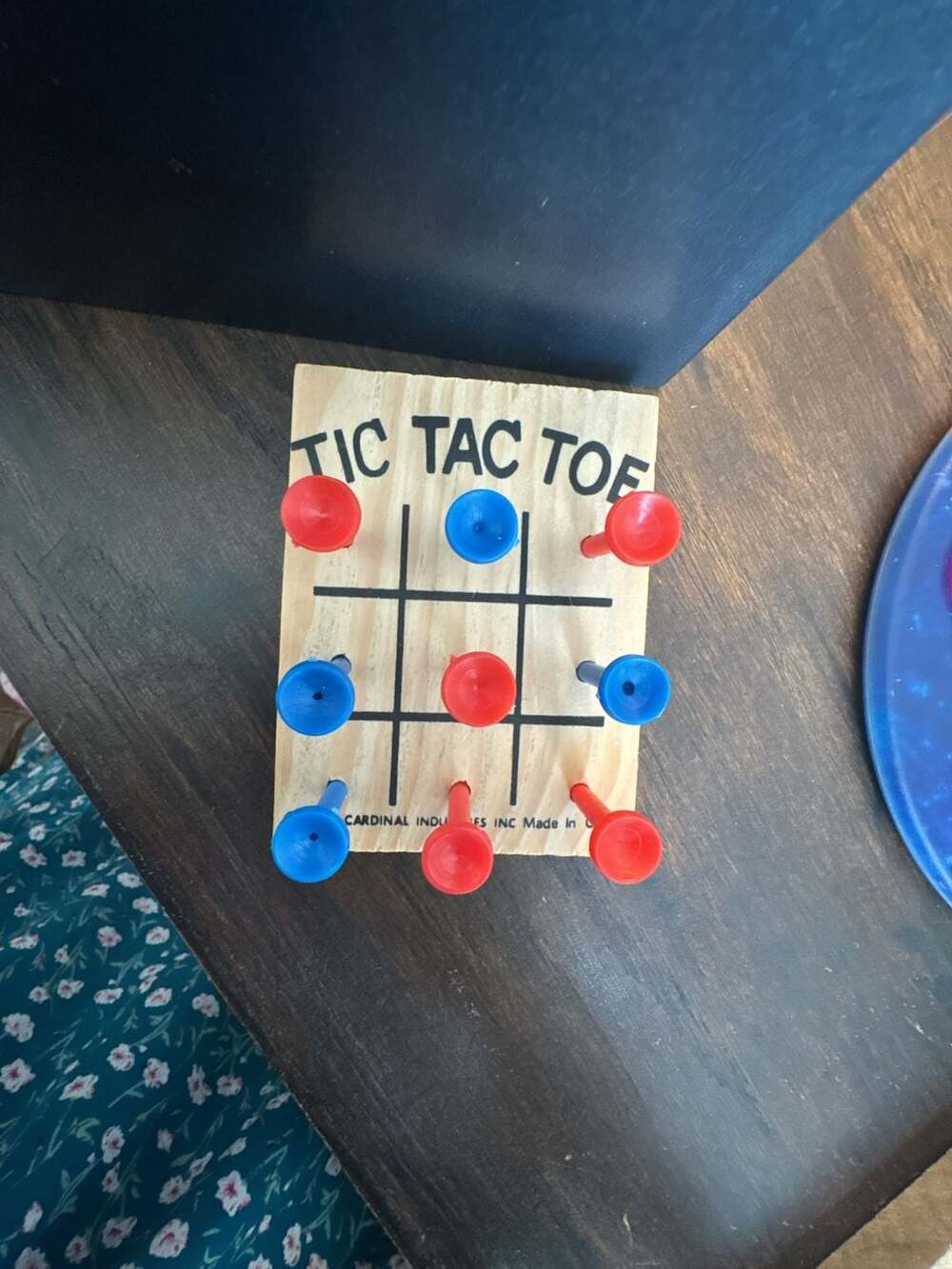 1987 Cardinal Industries Wooden Tic Tac Toe Peg Board Game